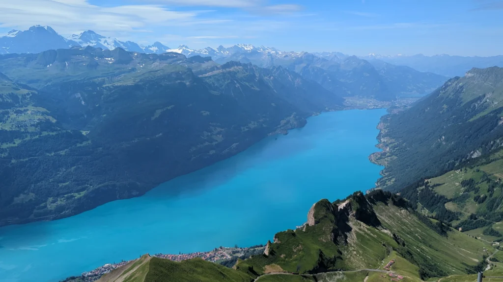 Der Brienzersee vom Brienzer Rothorn aus gesehen