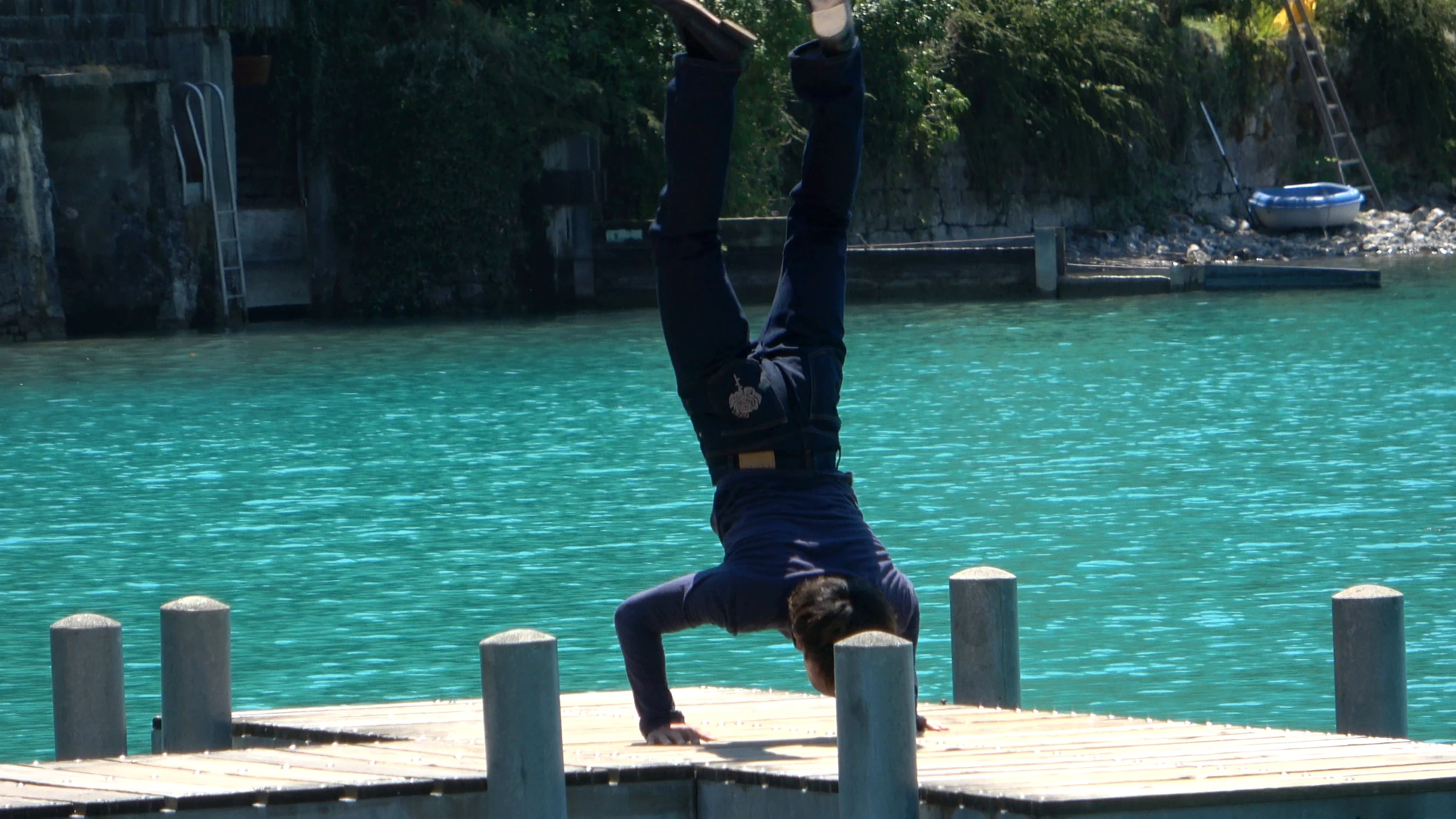 Influencer doing a handstand at the end of the Iseltwald pier